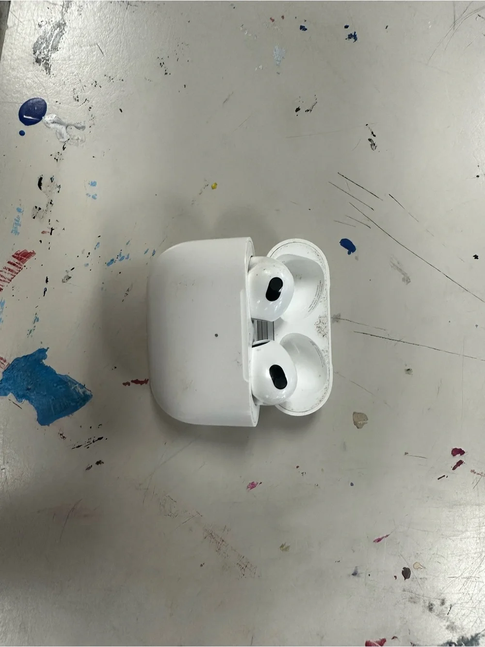 Apple White Wireless Earbuds with Charging Case